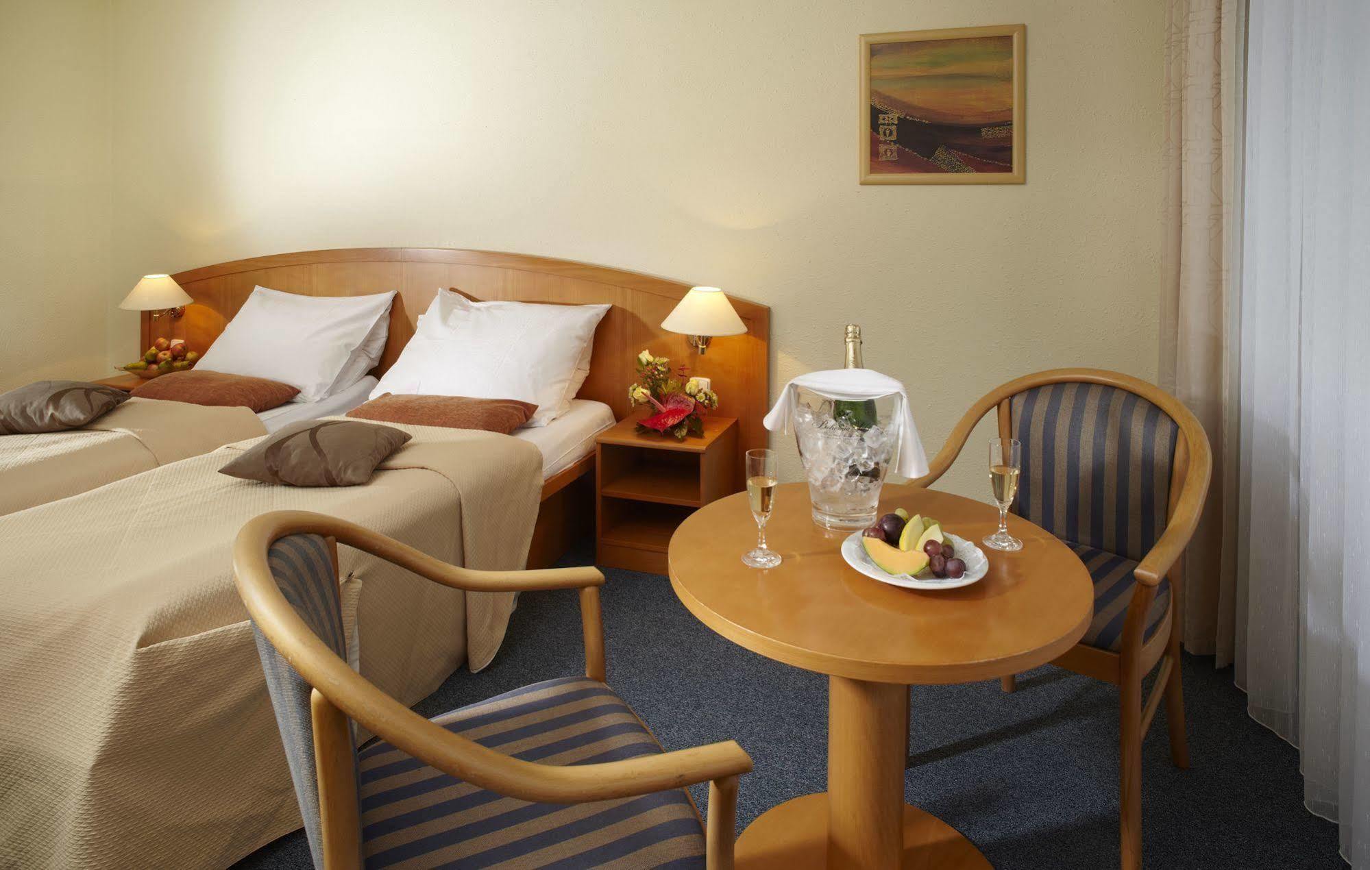 Orea Hotel Voro เบอร์โน ภายนอก รูปภาพ